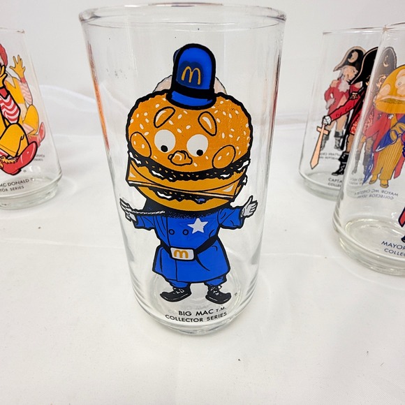 Vintage 1970's McDonald's MCDONALDLAND Set of Four 5" Collector Series Glasses - Picture 4 of 6